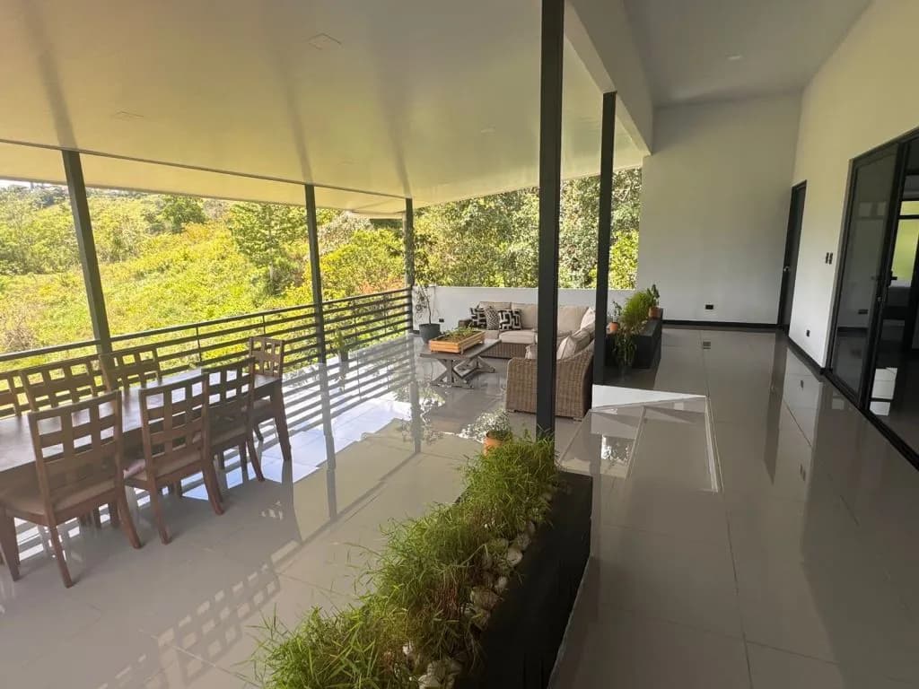 Gran propiedad en El Hoyón, Pérez Zeledón: casa de 3 dormitorios y más de 2.600 m² de terreno — foto 2