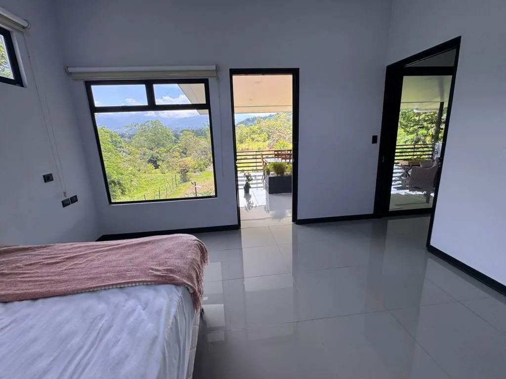 Gran propiedad en El Hoyón, Pérez Zeledón: casa de 3 dormitorios y más de 2.600 m² de terreno — foto 3